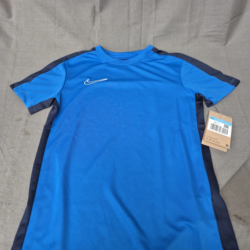 NIKE LOGO CASUAL TEE SIZE M - KIDS 