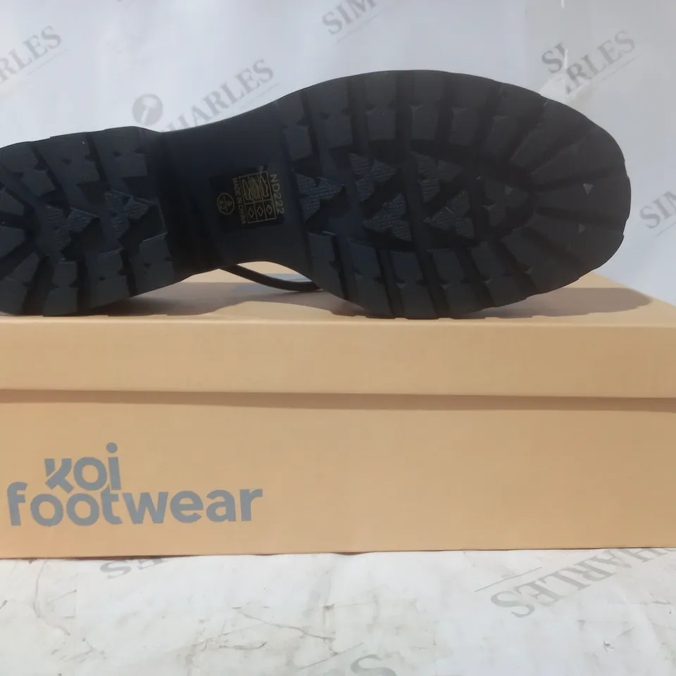 BRAND NEW BOXED PAIR OF KOI VEGAN LEATHER BLOOMING DAISY OASIS STRAPPY SLIDERS IN BLACK UK SIZE 9
