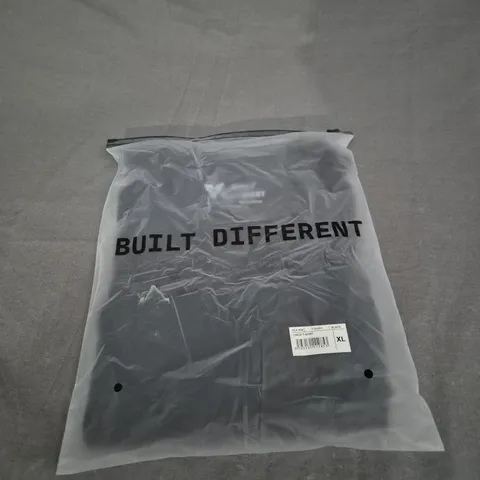 BAGGED BUILT DIFFERENT CREW T-SHIRT SIZE XL