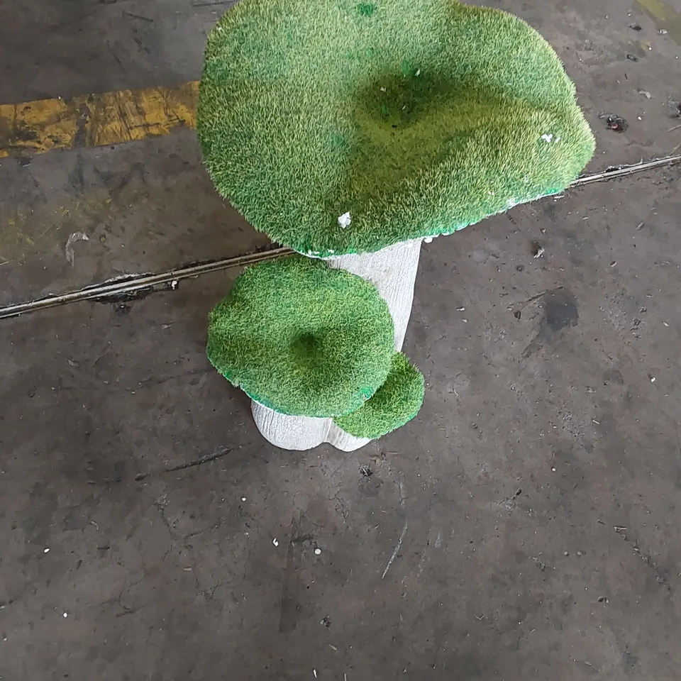 BOXED FAUX MOSS TOADSTOOL