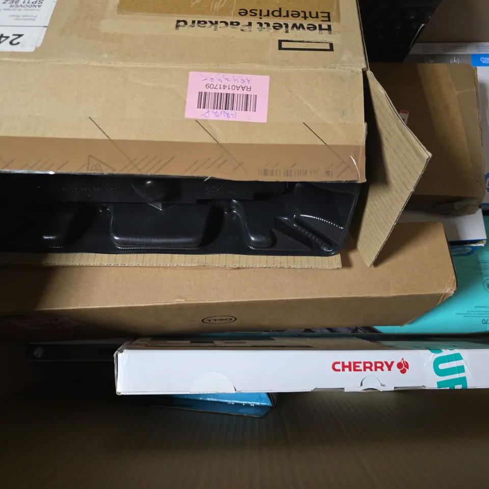 BOX OF APPROXIMATELY 10 ASSORTED ITEMS TO INCLUDE KEYBOARD COMBOS, ETC