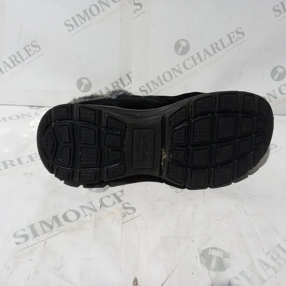 PAIR OF SKECHERS HIGH ZIP BOOTS IN BLACK UK SIZE 6.5