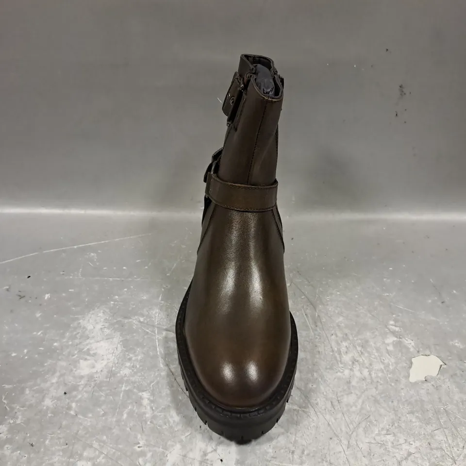 BOXED PAIR OF DUNE LONDON 864 ANKLE BOOTS IN CHOCOLATE SIZE 6