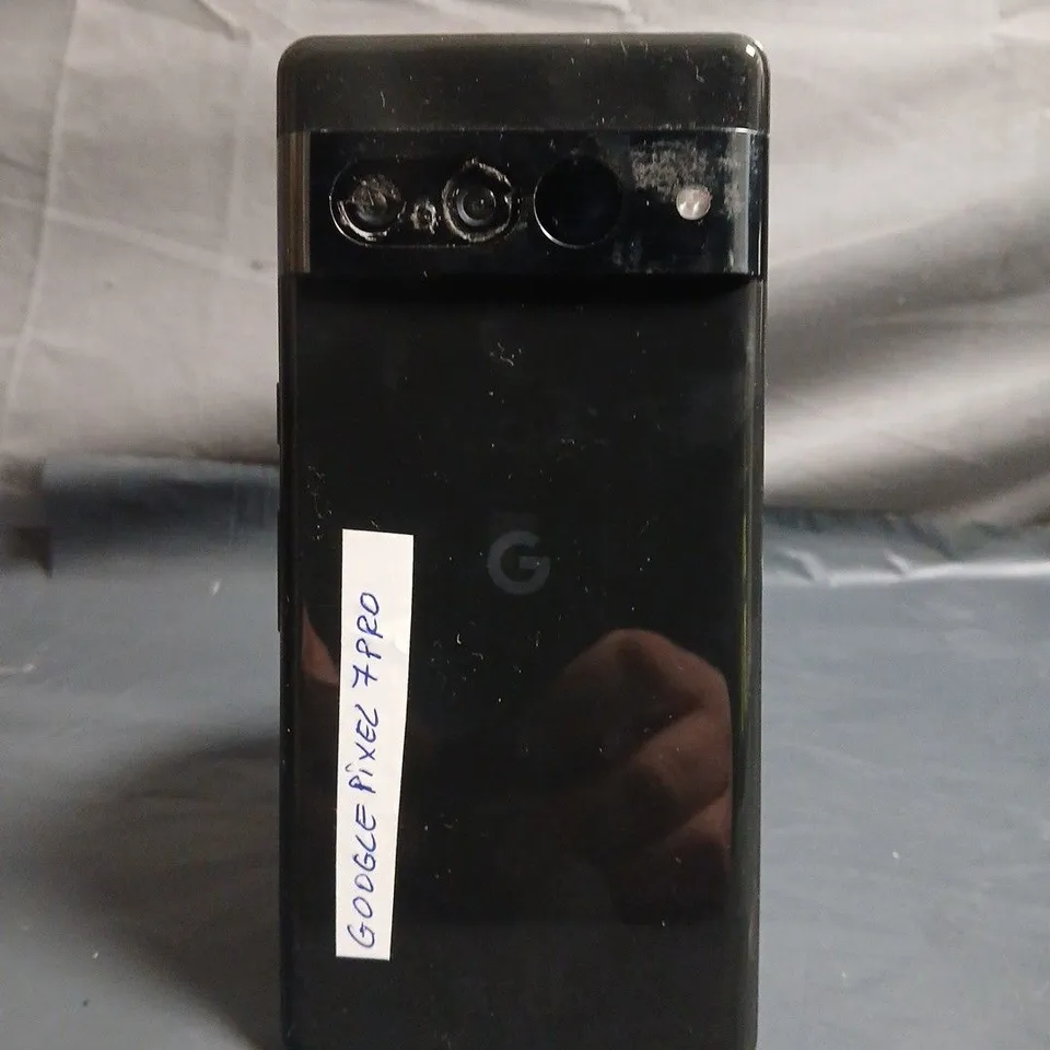 GOOGLE PIXEL 7 PRO SMARTPHONE – BLACK – CRACKED SCREEN