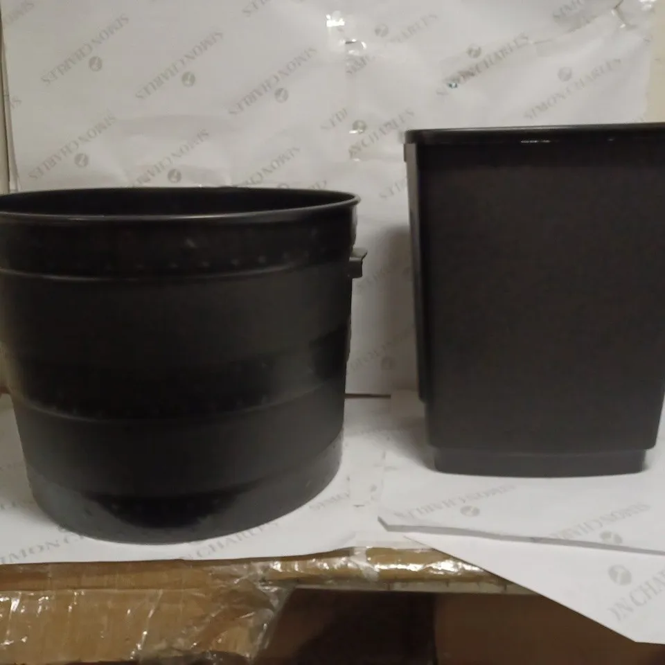 LOT TO CONTAIN 3 ASSORTED HOUSEHOLD PRODUCTS, INCLUDES 2 X VERY LARGE PLANTERS/TUBS & 1 X TOPLESS BIN IN BLACK - COLLECTION ONLY