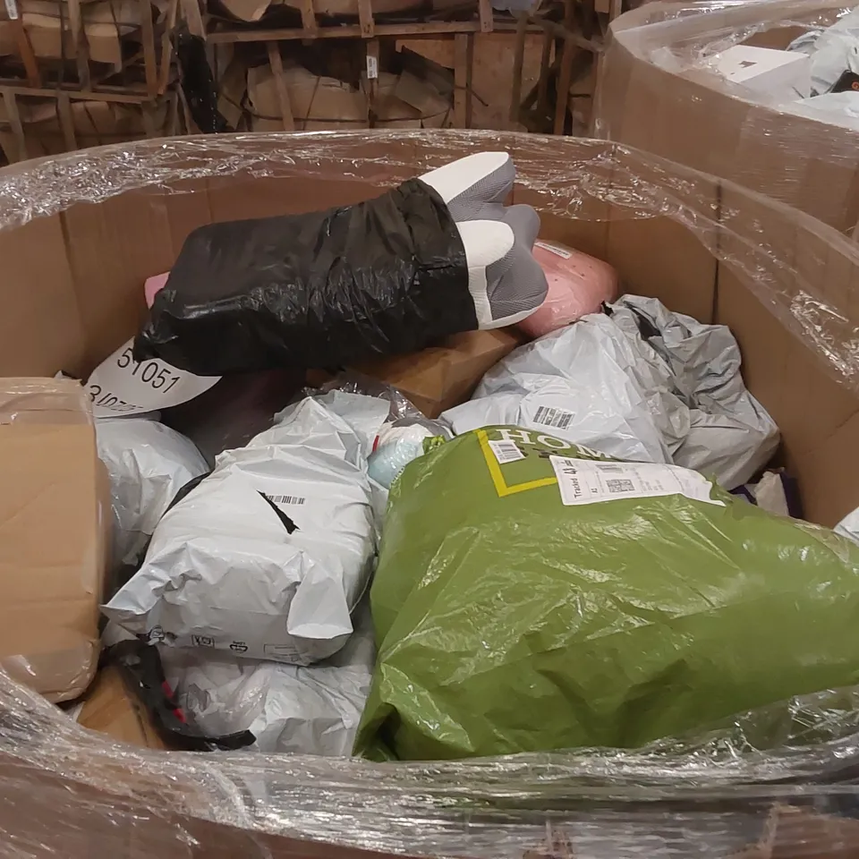 PALLET TO CONTAIN A LARGE ASSORTMENT OF PILLOWS, CUSHIONS AND RELATED PRODUCTS 