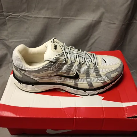 NIKE RUNNING SHOES - GREY/WHITE UK 8 BOXED