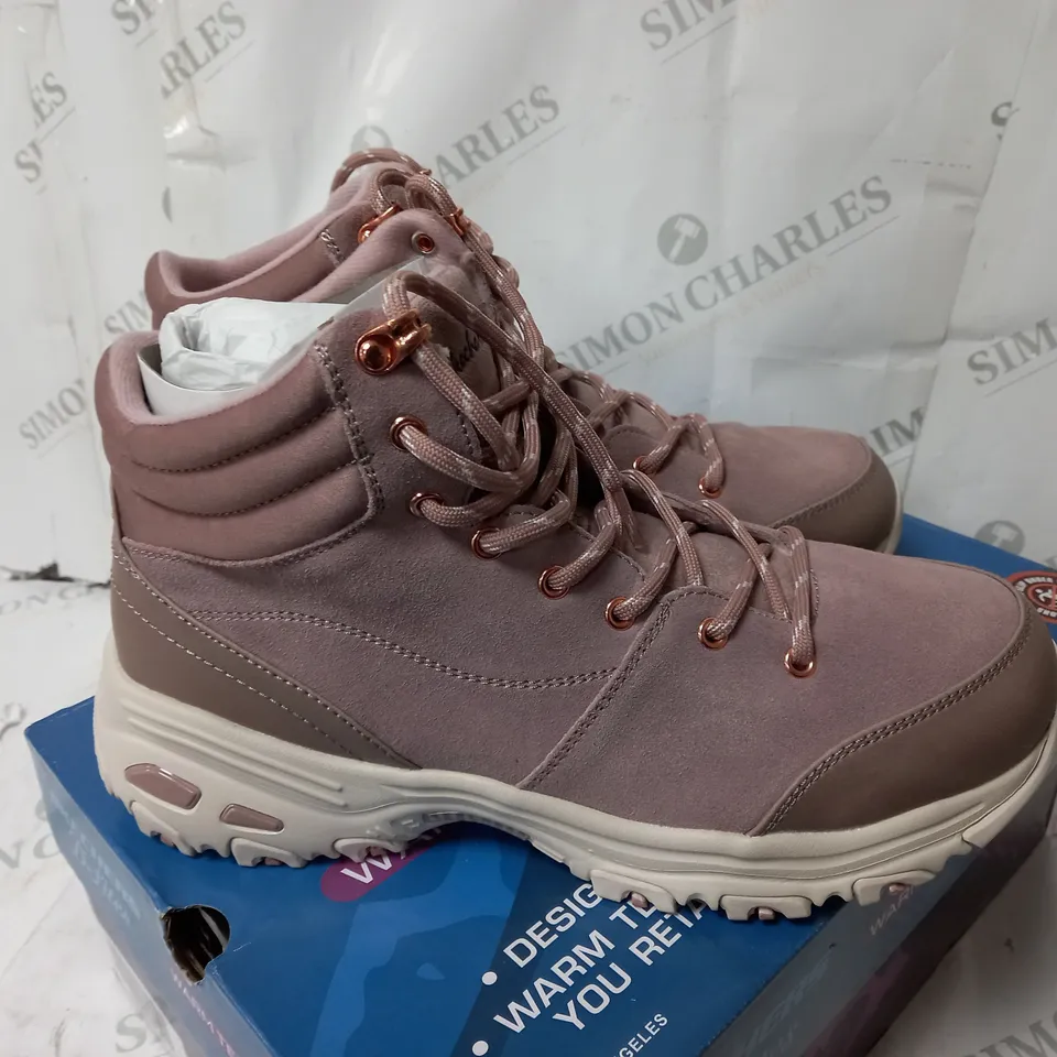 SKECHERS BLUSH SUEDE BOOTS - SIZE 7