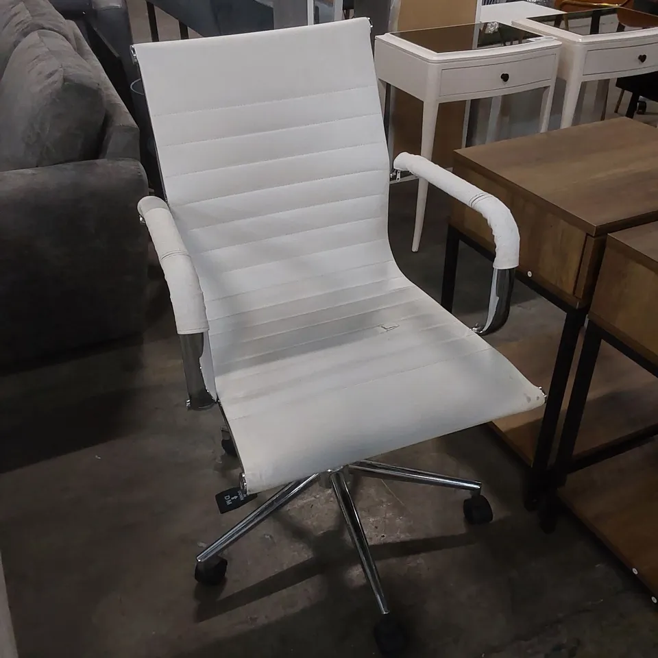 DESIGNER OFFICE CHAIR - WHITE