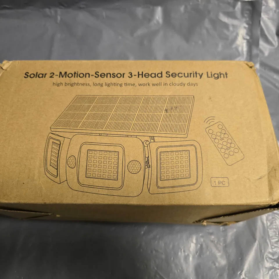 BOXED SOLAR 2 MOTION SENSOR 3 HEAD SECURITY LIGHT