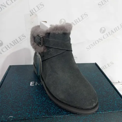 EMU MERAK SUEDE BOOTS SIZE 4
