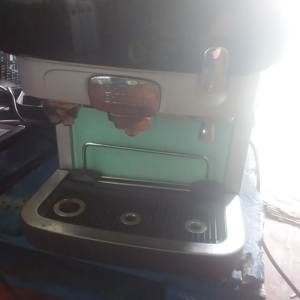 DOUWE EGBERTS COFFEE MACHINE 