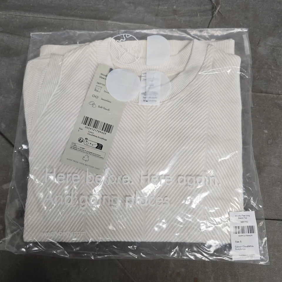BAGGED SWEATY BETTY MINDFUL FLEX LONG SLEEVE TOP IN CLOUD WHITE - SMALL