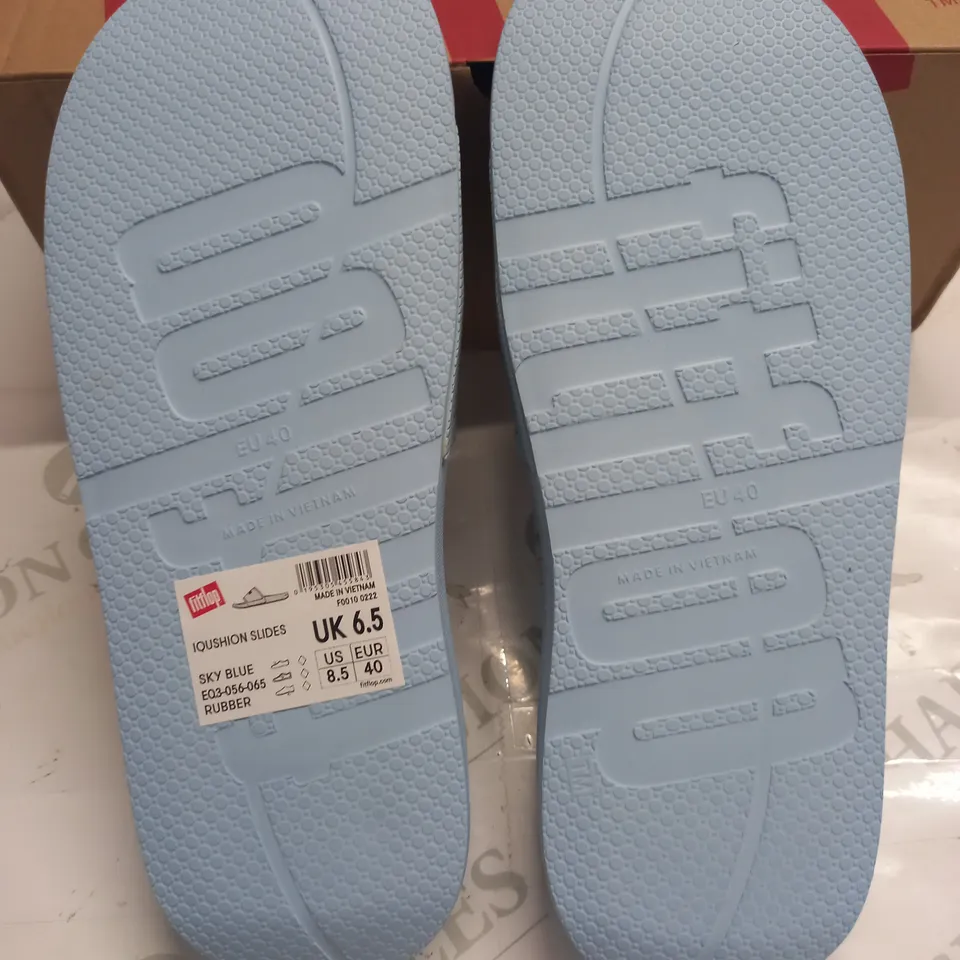 BOXED PAIR OF FITFLOP IQUSHION SLIDES IN LIGHT BLUE - UK 6.5