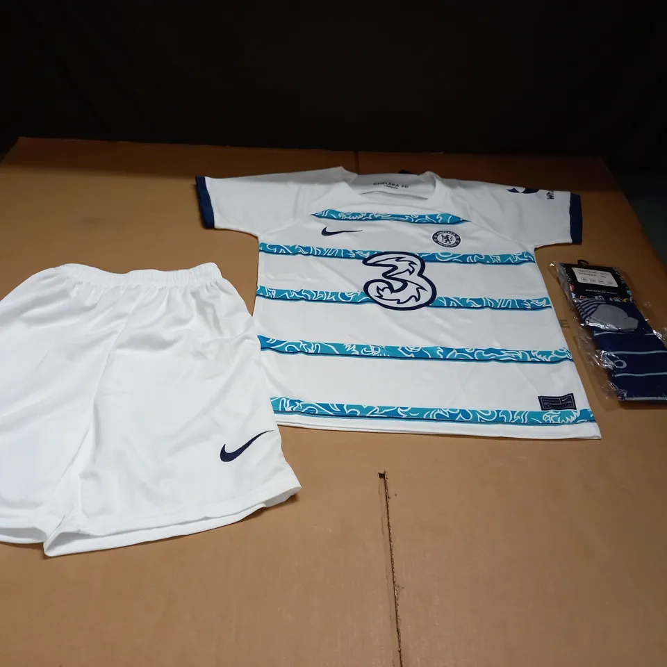 FULL CHELSEA FC AWAY KIT SIZE 26