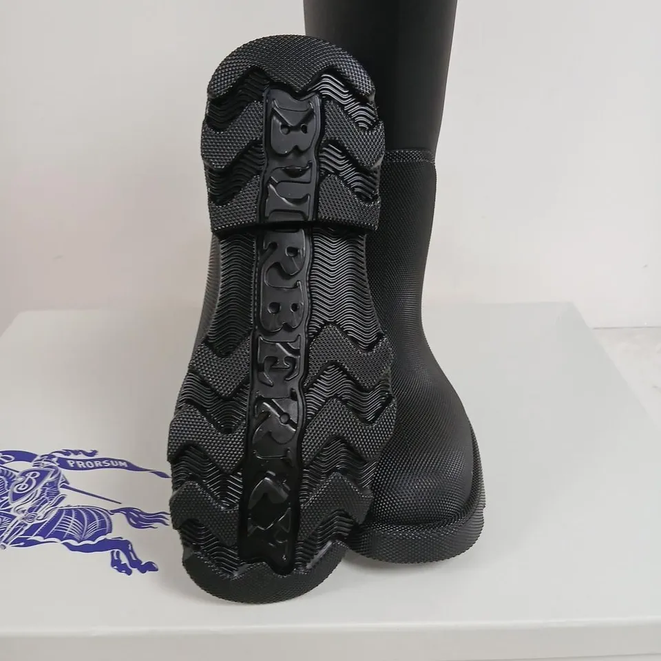 BURBERRY BLACK RUBBER KNEE-HIGH BOOTS – UK 10 (EU 44)
