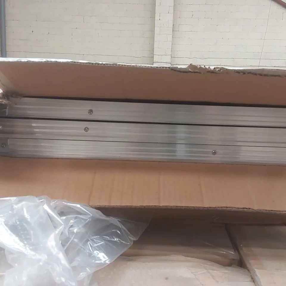PALLET CONTAINING A VERY LARGE QUANTITY METAL FOLDING TABLES