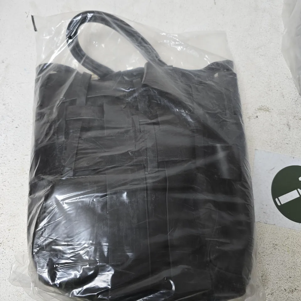 BLACK FABRIC TOTE BAG – UNBRANDED