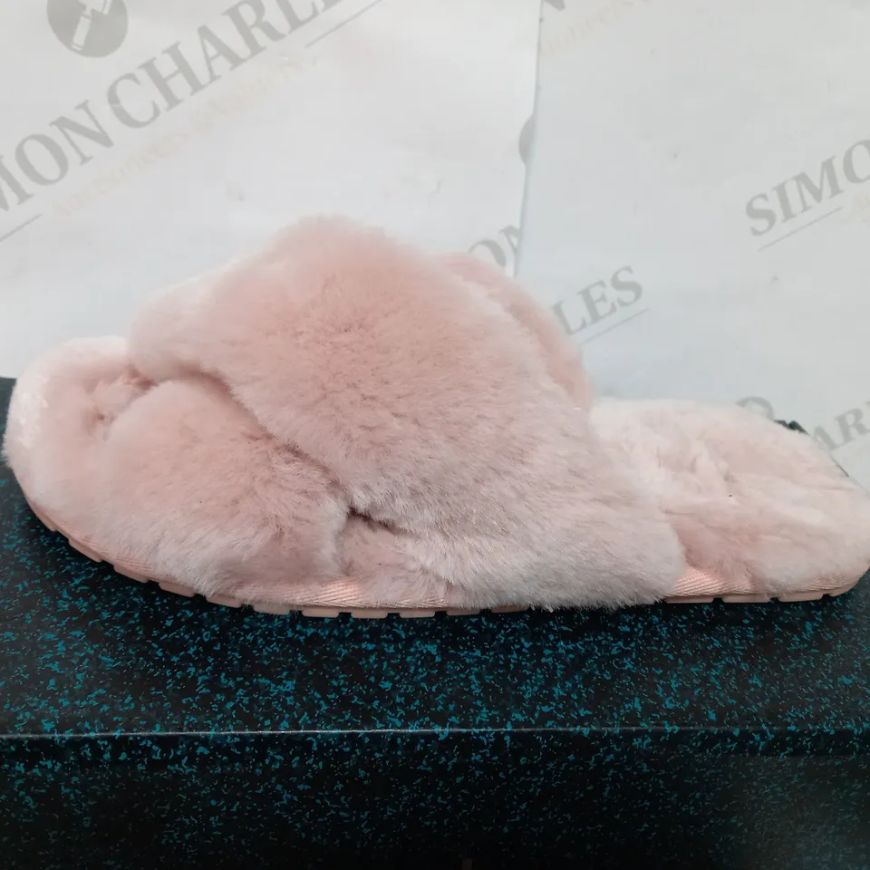 BOXED PAIR OF EMU DUSTY PINK SLIPPERS - SIZE 5 