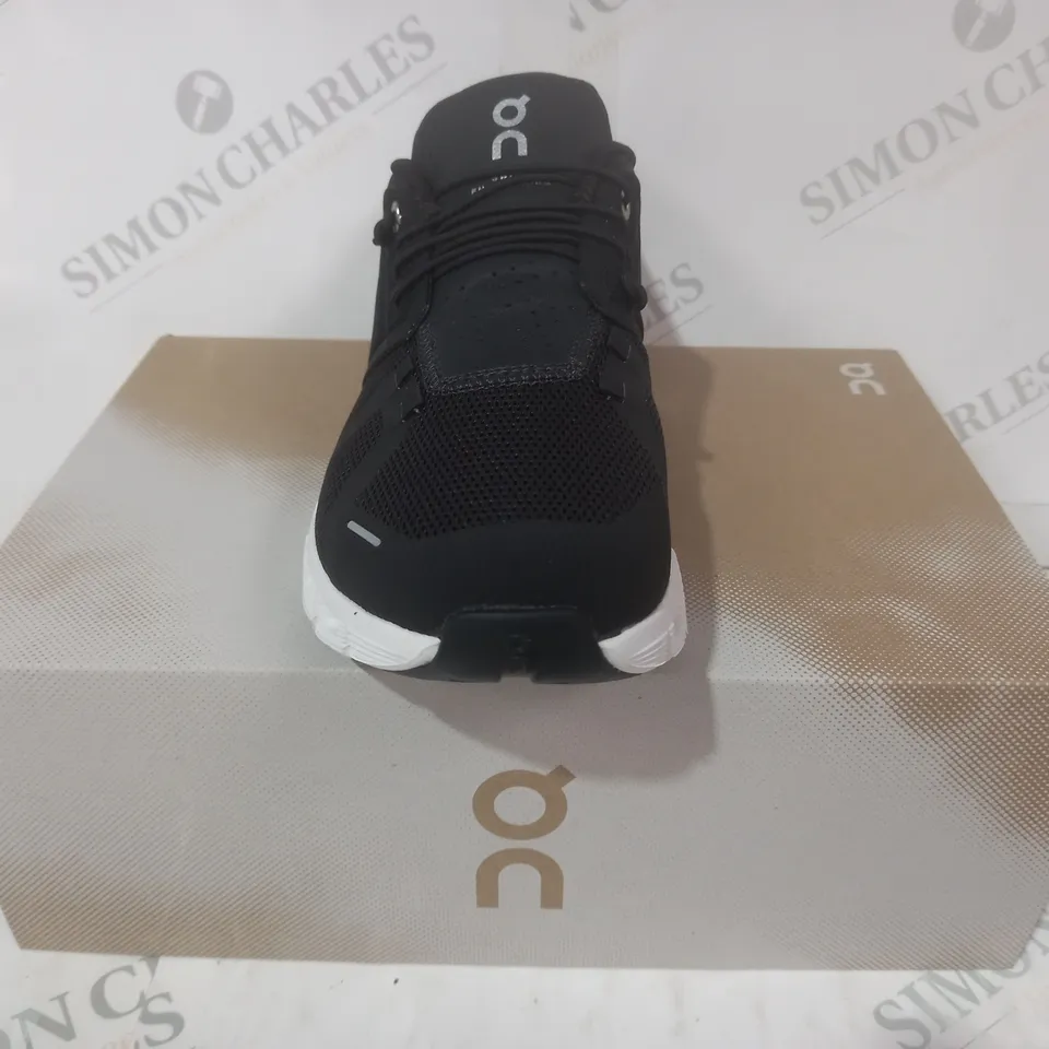 BOXED PAIR OF ON CLOUD 5 SHOES IN BLACK/WHITE UK SIZE 7