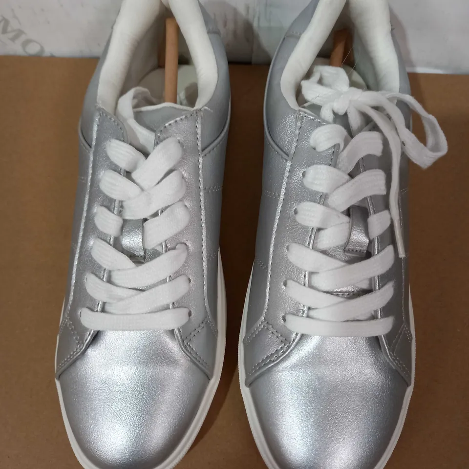 PAIR OF DOROTHY PERKINS TRAINERS (SILVER), SIZE 6 UK