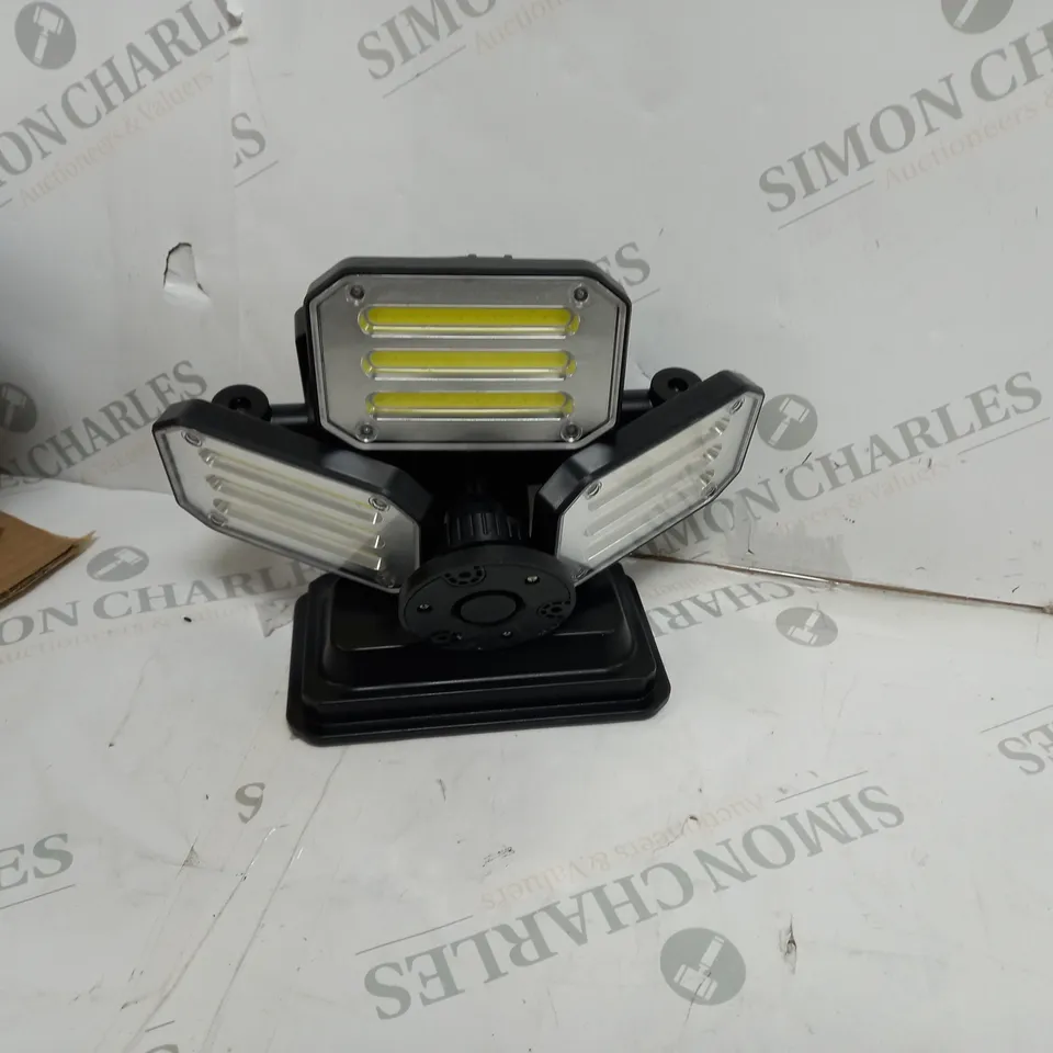 BELL & HOWELL 300 LUMENS BIONIC FLOODLIGHT