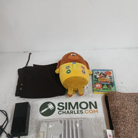 BOX OF APPROXIMATELY 10 ASSORTED ITEMS INCLUDING A RUG BY VINSANI, A CAMP ROCK DVD AND A HEY DUGGEE TEDDY