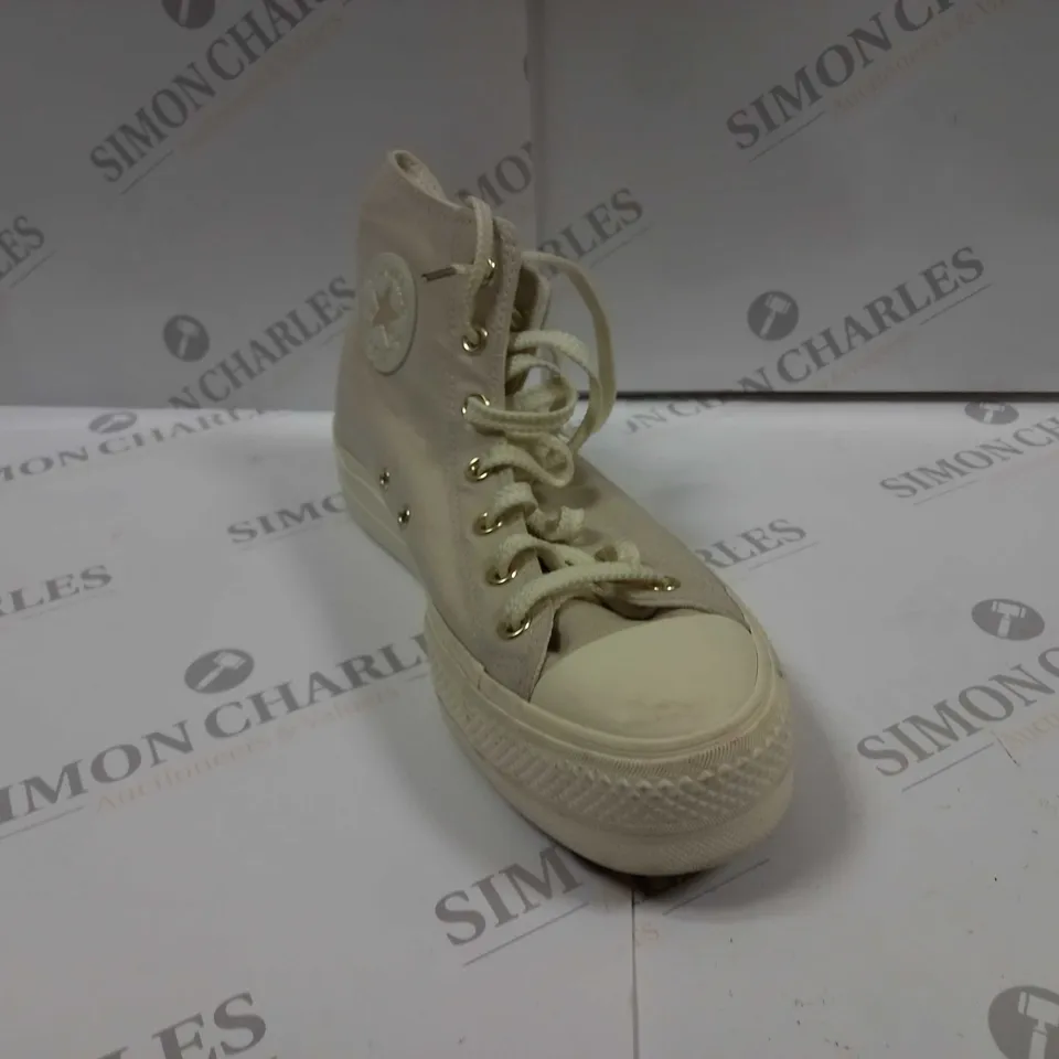 PAIR OF CONVERSE CHUCK TAYLOR ALL STAR SHOES UK SIZE 8 