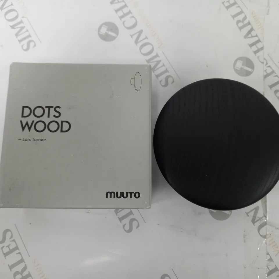 BOXED MUUTO DOTS WOOD COAT HANGER BY LARS TORNØE BLACK