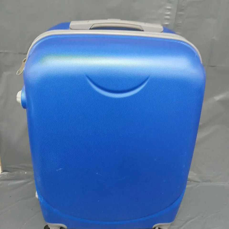 WHEELED TRAVEL SUITCASE IN BLUE