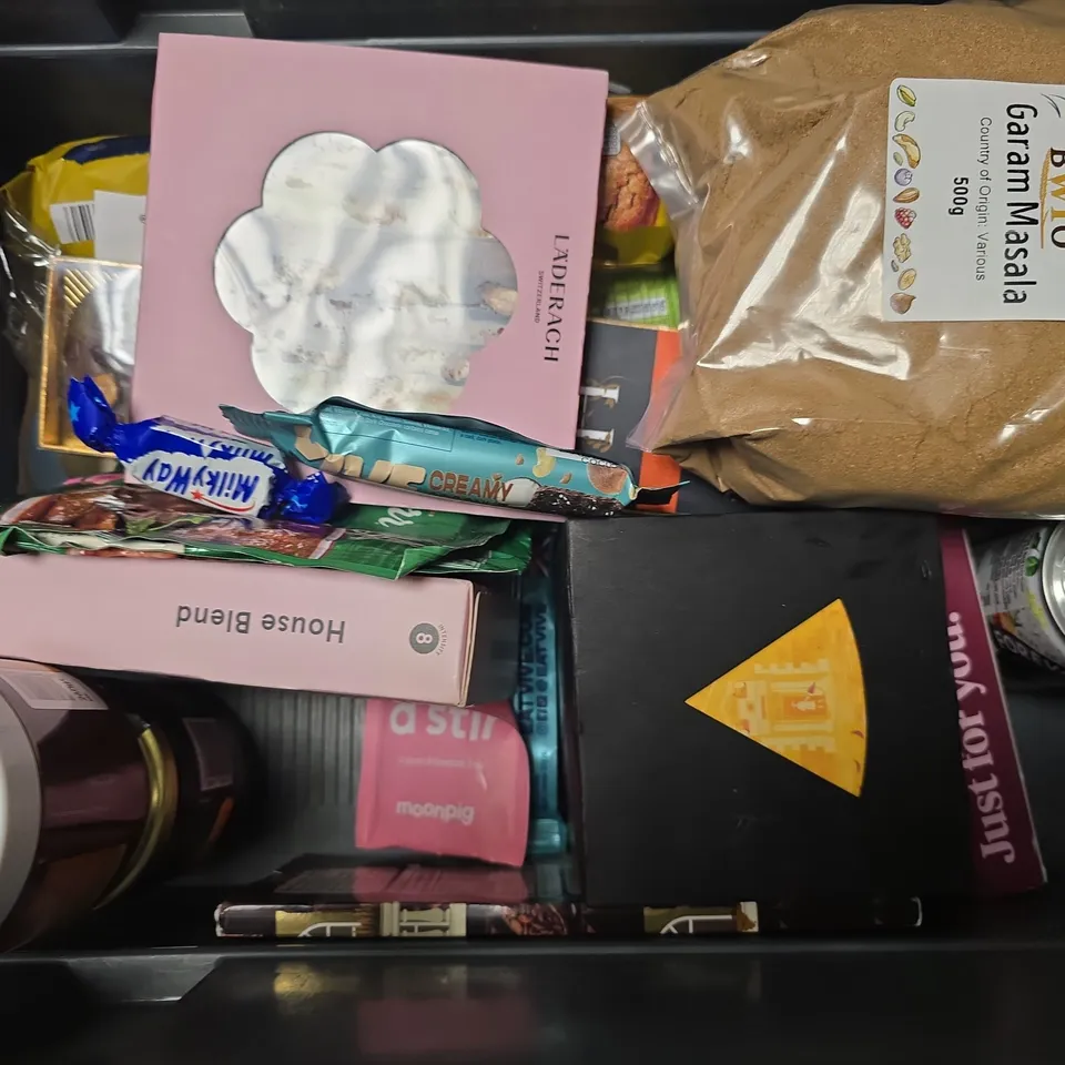 APPROXIMATELY 10 ASSORTED FOOD & DRINK ITEMS TO INCLUDE - CELEBRATIONS , MALTESERS ,NIBBED PIRE CACAO BLACK ETC
