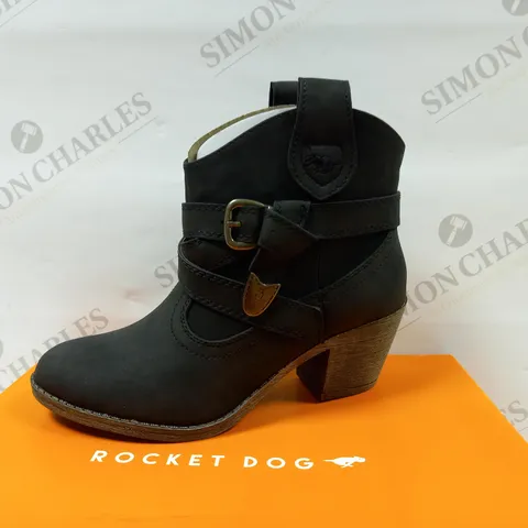 BOXED ROCKET DOG SATIRELE LANE PU SIZE 4