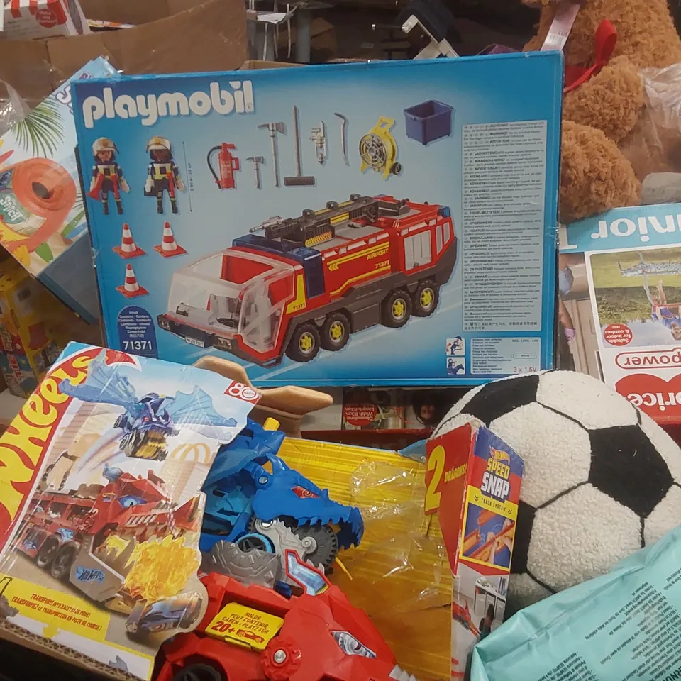 PALLET CONTAINING A LARGE QUANTITY OF ASSORTED TOYS INCLUDING: PLAYMOBIL FIRE TRUCK, BABY DOLL, HOT WHEELS DRAGON CAR, FOOTBALL ECT