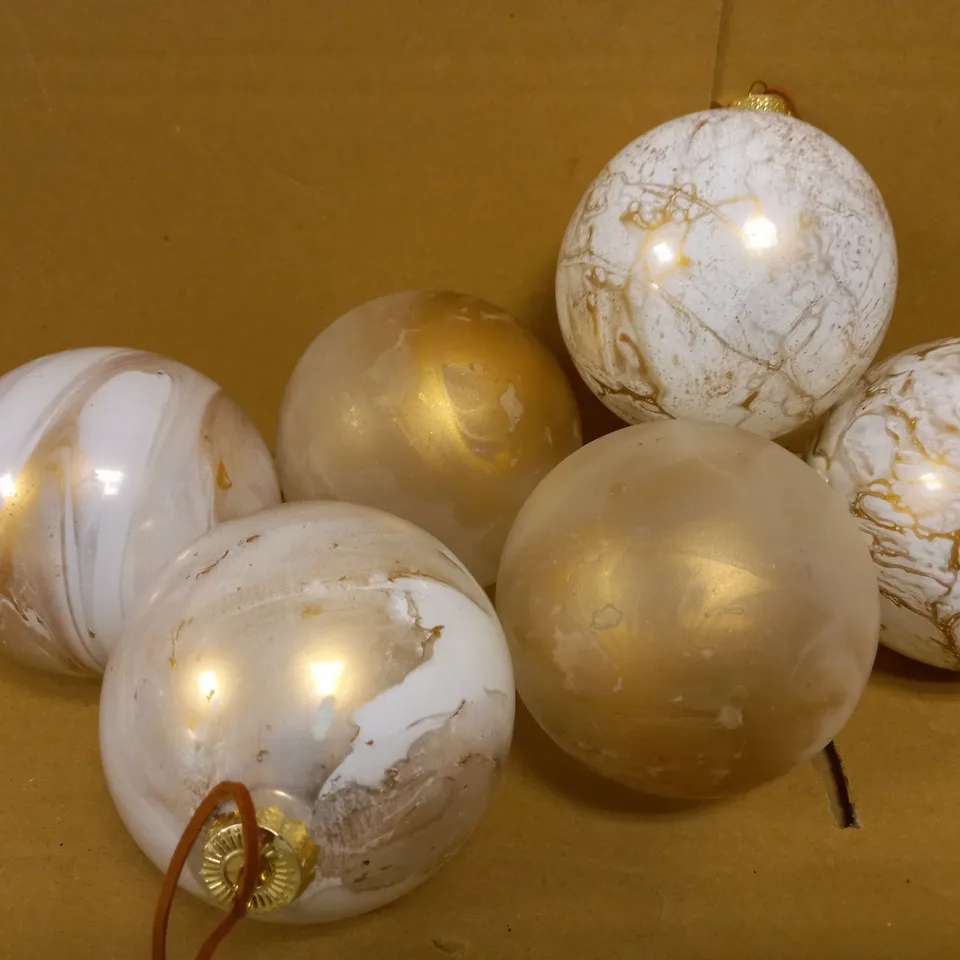MARBLE GLASS TREE DECORATIONS  RRP £29.98