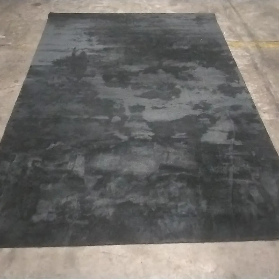 QUALITY DESIGNER RUG APPROXIMATELY 230X160CM