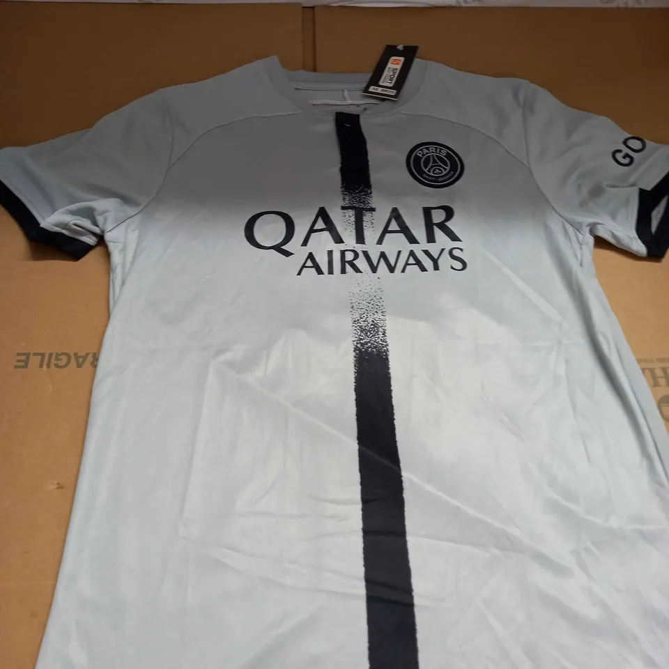PSG AWAY KIT WITH MESSI 30 ON THE BACK SIZE M