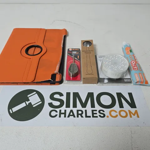 APPROXIMATELY 15 ASSORTED HOUSEHOLD PRODUCTS TO INCLUDE β ORANGE TABLET CASE, MEASURING SPOON AND LED LIGHT KIT