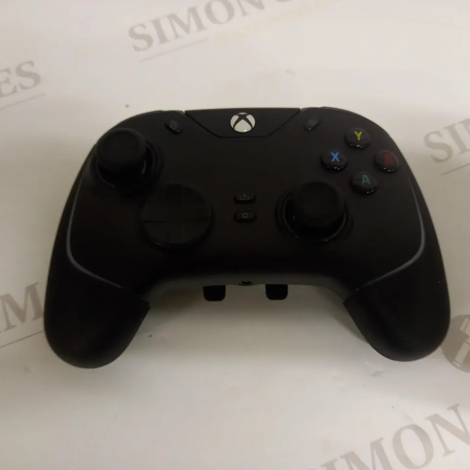 RAZER WOLVERINE V2 CHROMA WIRED CONTROLLER FOR XBOX