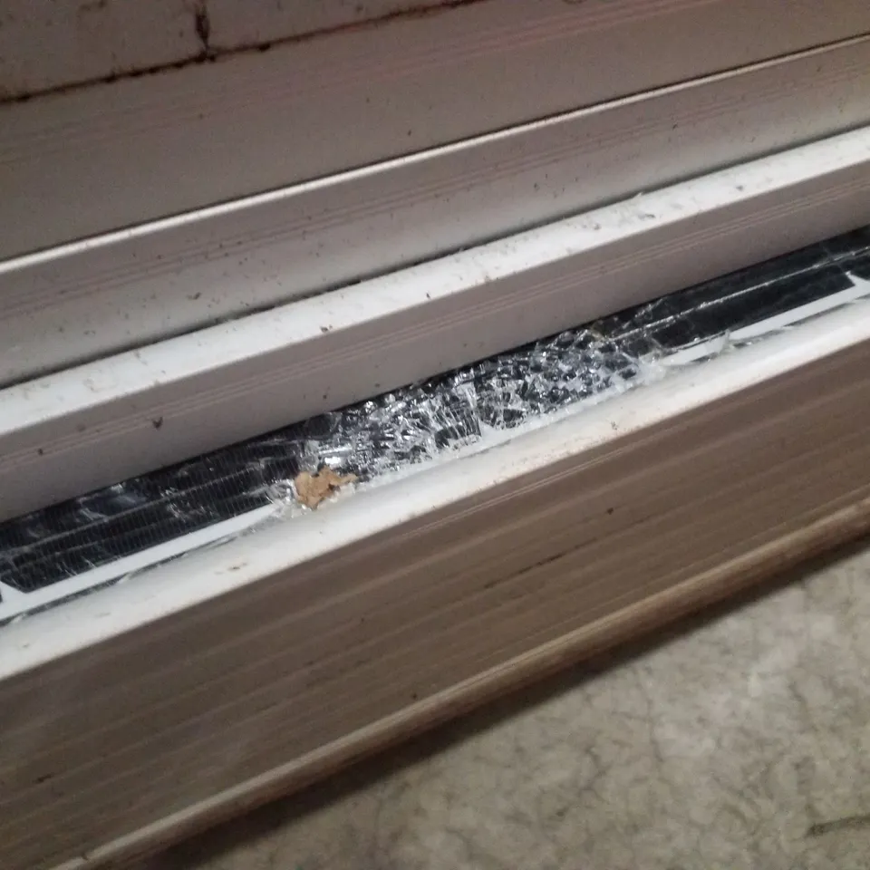 PALLET CONTAINING 30 SOLAR PANELS