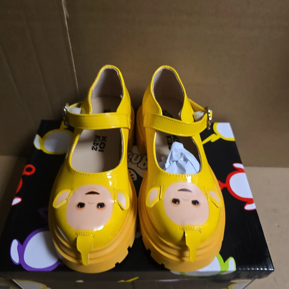 BOXED PAIR OF KOI LA LA TELETUBBIES KIDZ MARY JANES – YELLOW, UK SIZE 11