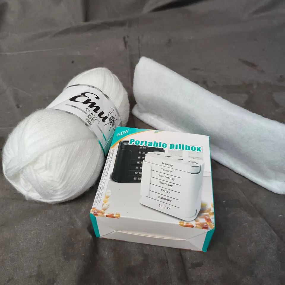 APPROXIMATELY 15 ASSORTED HOUSEHOLD PRODUCTS TO INCLUDE YARN, PILLBOX, HOME STORAGE ETC 