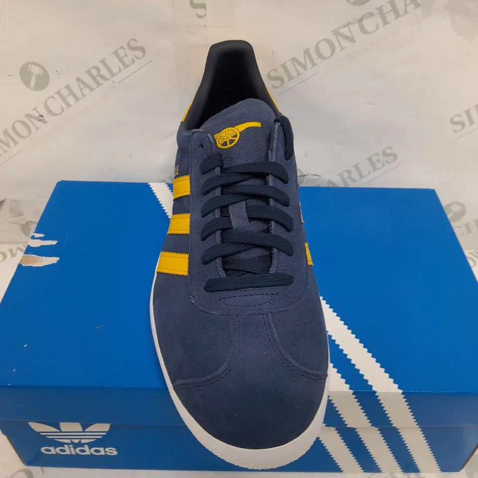 BOXED PAIR OF ADIDAS MENS GAZELLE ORIGINALS IN NAVY/YELLOW - UK 9.5