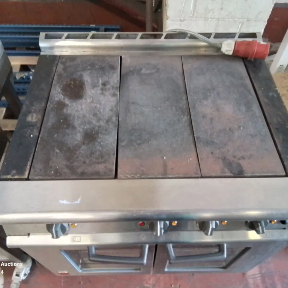 COMMERCIAL FALCON 3 PLATE ELECTRIC RANGE WITH CONVECTION OVEN