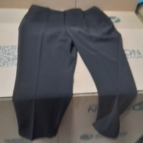 BOXED BRAND NEW APPROXIMATELY 20 CAPSULE TAPERED TROUSERS BLACK SIZE 20L
