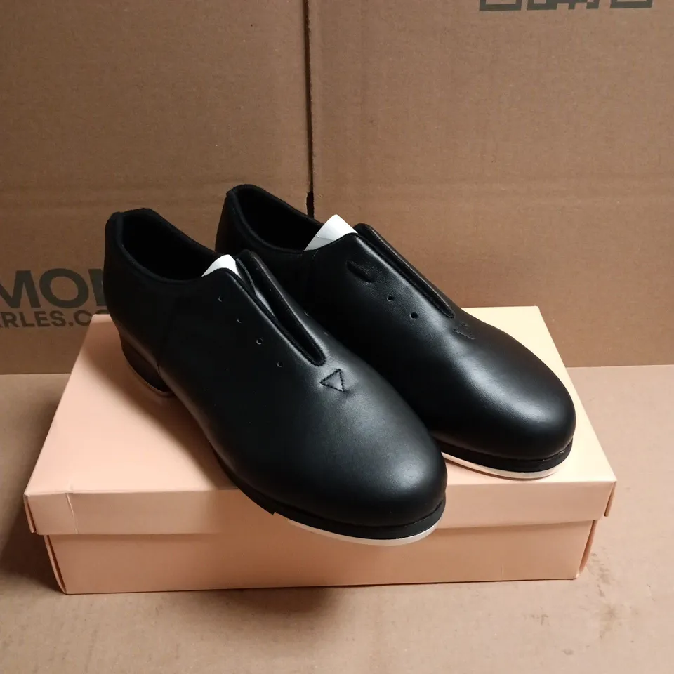 BOXED PAIR OF BLOCH LEATHER JAZZ TAP SHOES - 7