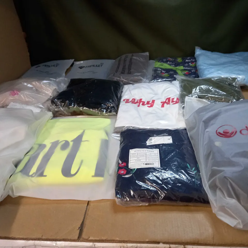 LOT OF APPROX 20 ASSORTED CLOTHING ITEMS VARYING IN SIZE/COLOUR/STYLE TO INCLUDE: TROUSERS, SKIRTS, TOPS