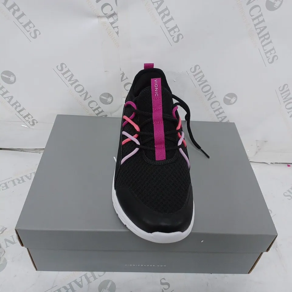 BOXED PAIR OF VIONIC TRAINERS SIZE 7 