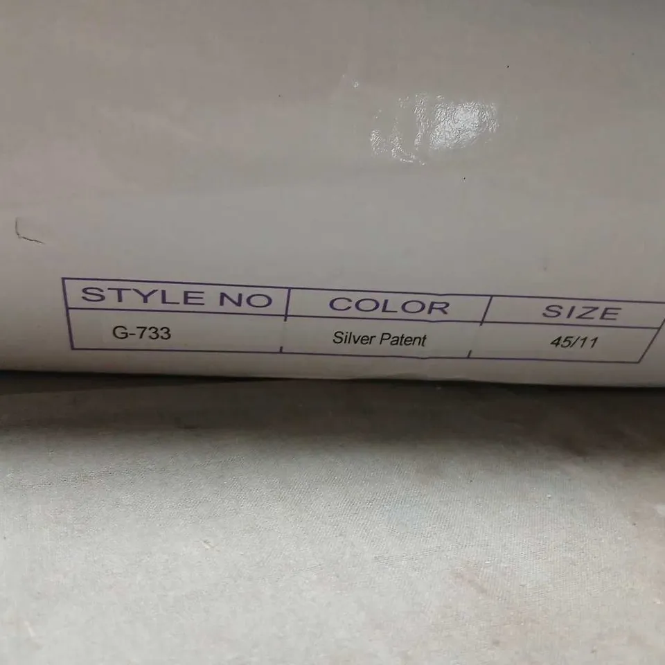 GIZELLE SILVER PATENT KNEE-HIGH BOOTS – UK 11 (EU 45) – STYLE G-733