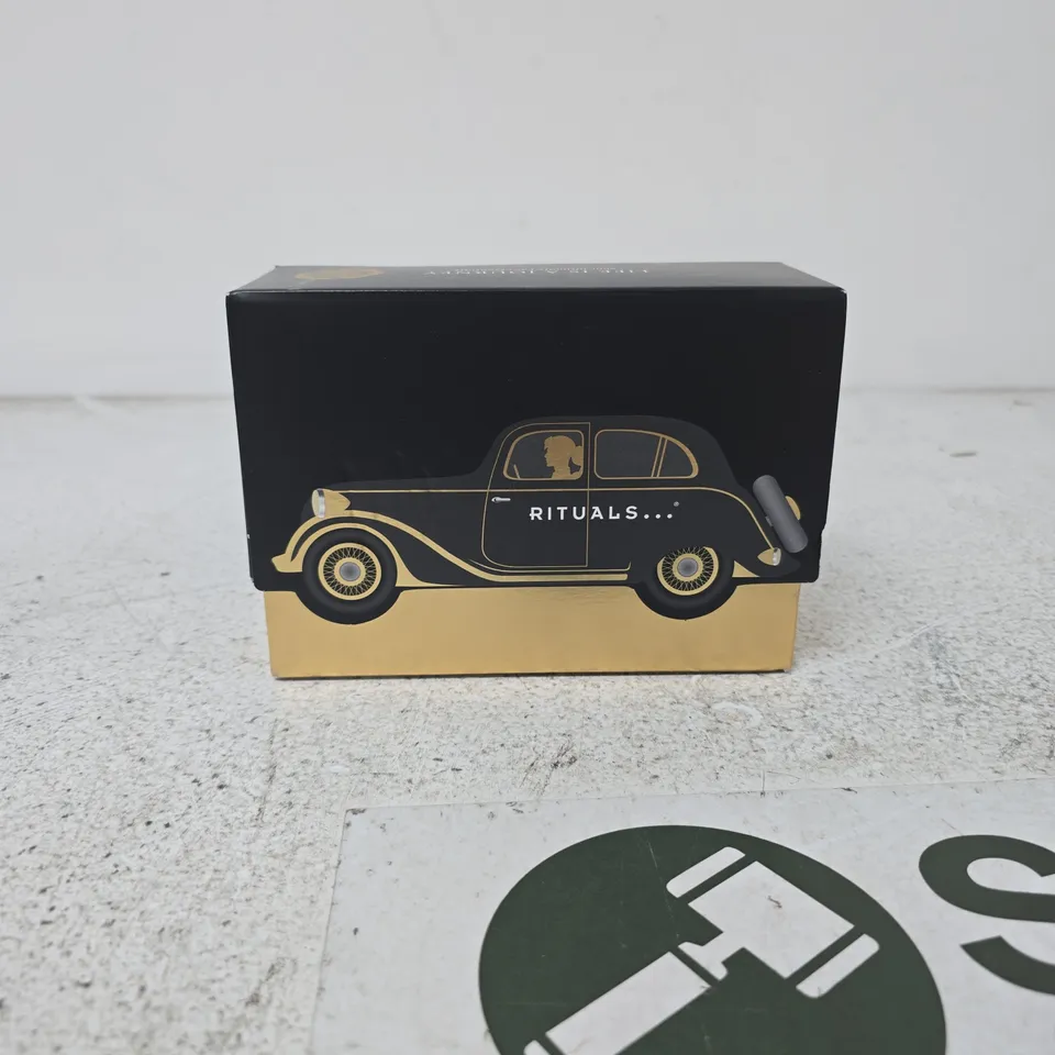 RITUALS VELVET OUD LUXURY CAR CLEANING KIT – BOXED