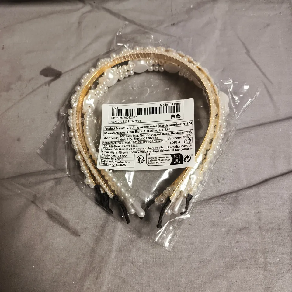 APPROXIMATELY 10  ASSORTED HEALTH & BEAUTY PRODUCTS TO INCLUDE EZ CURL SHORT AND HEADBAND 